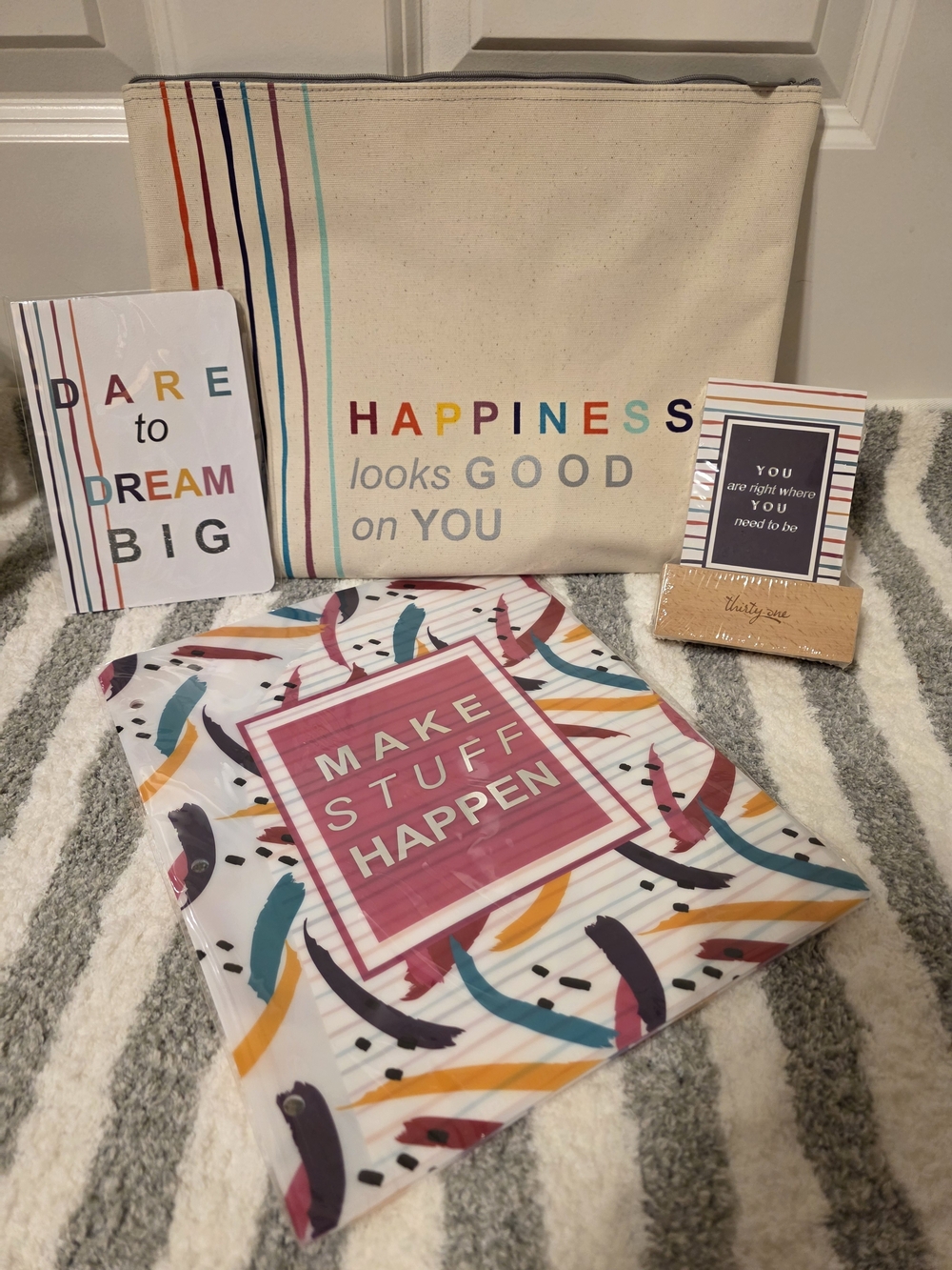 thirty-one NWT Hello Happy Pouch Canvas Pouch and Inspirational Folder/Gift